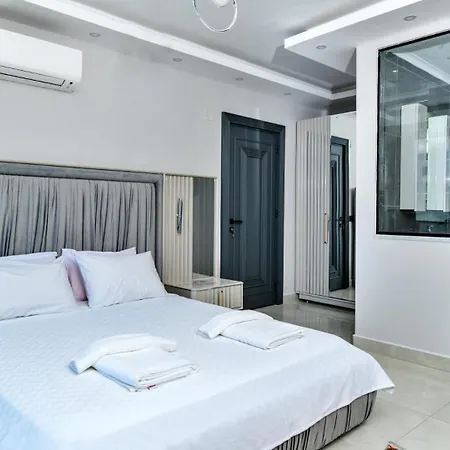 4 Bedroom - 8786 Villa