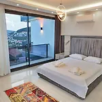 Villa 4 Bedroom *