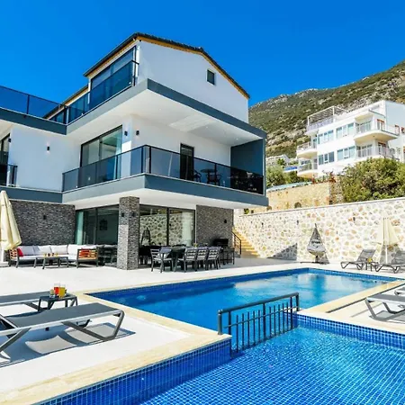 4 Bedroom Villa *